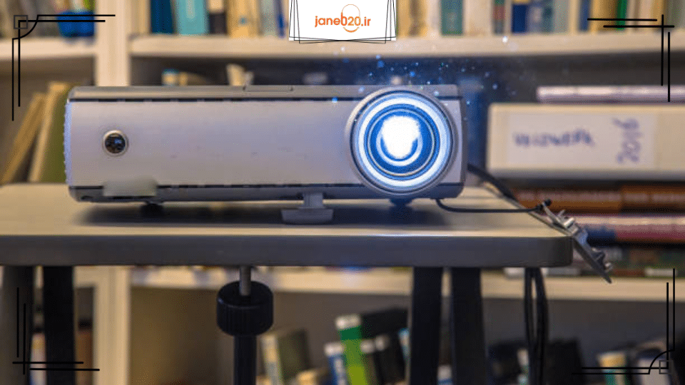 تصویری از یک پروژکتور روشن