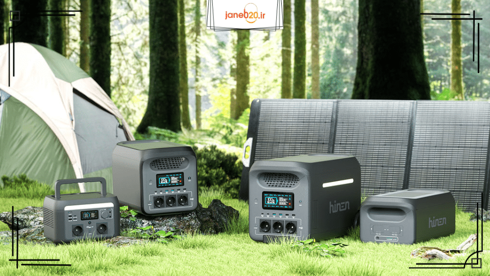 تصویری از انواع پاوراستیشن به همراه پنل خورشیدی در جنگل